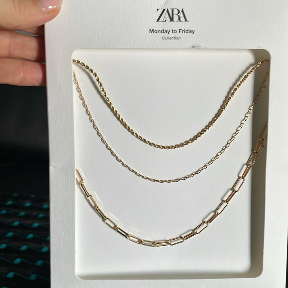 Zara Pack of chains Monday to Friday Collection